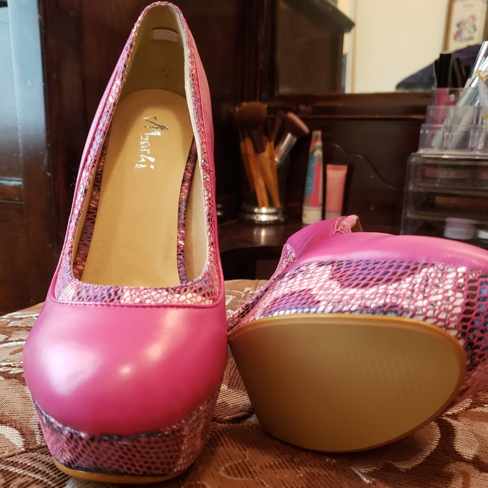 Pink Heals (size 7.5) - Picture 4 of 4